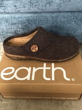 Earth Origins Men’s Dark Brown Wool Slip-On Clog with Button Accent